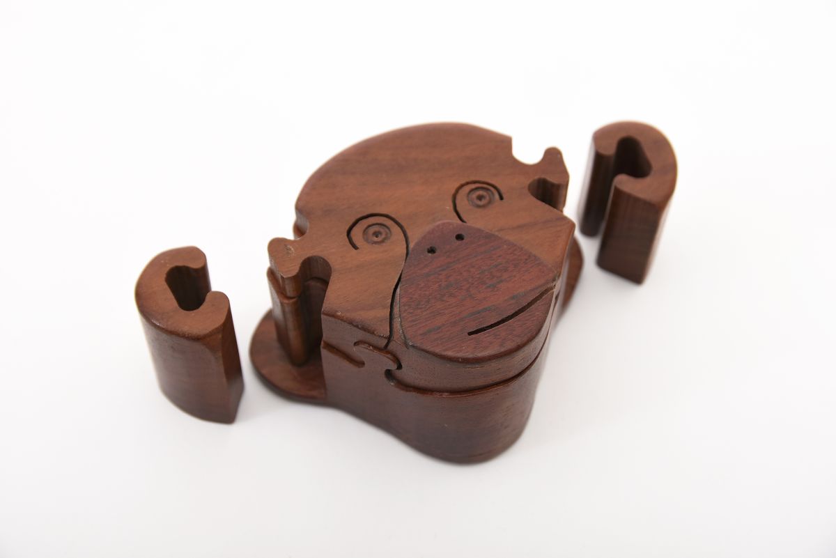 Anonymous puzzle monkey container 01