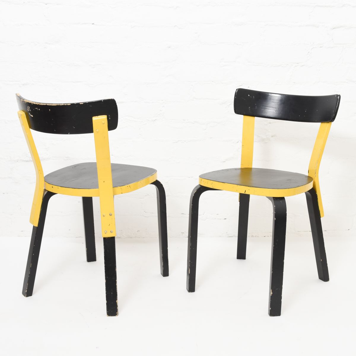 Aalto-Alvar-Chair-69-Painted-Black-Yellow