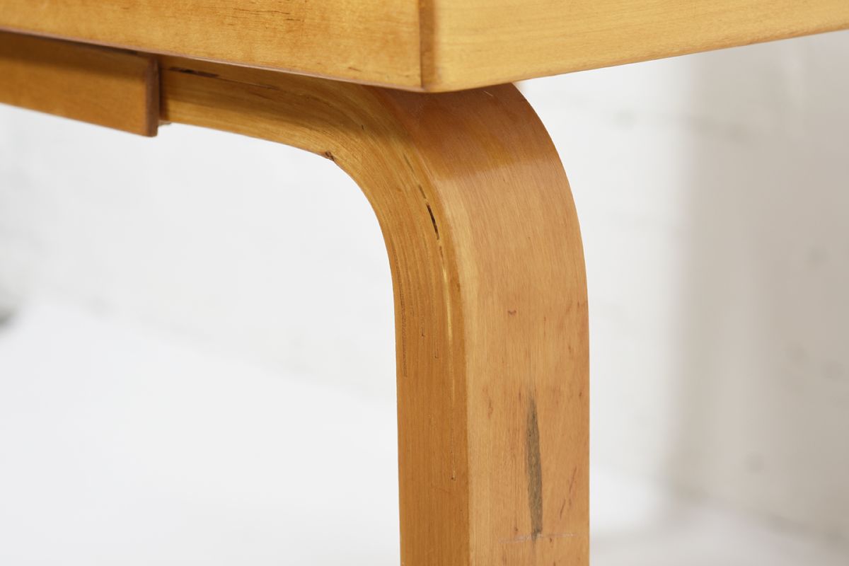 Aalto-Alvar-Coffee-Table-Red-Linoleum_detail7
