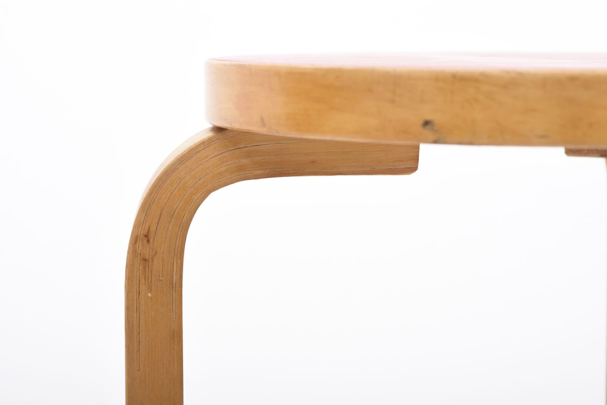 Aalto Alvar Stool 60 red rino 04