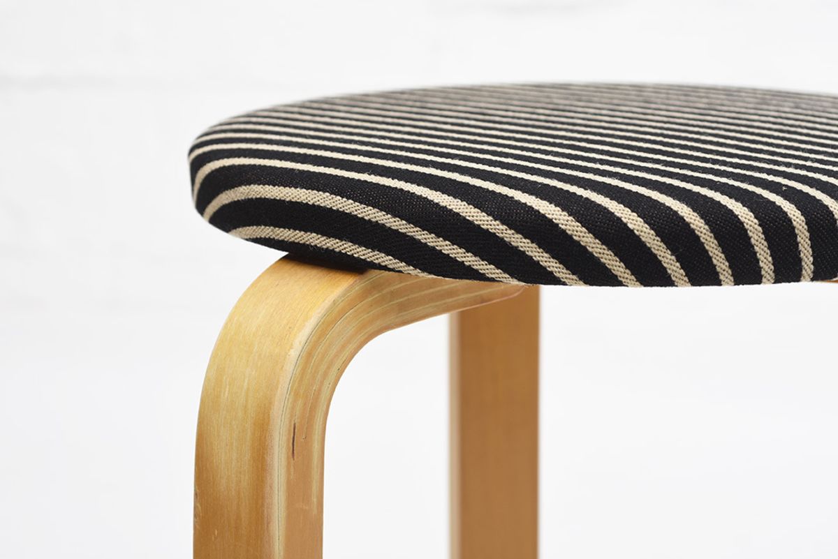 Alvar Aalto Stool60 Stripe Upholstery details2