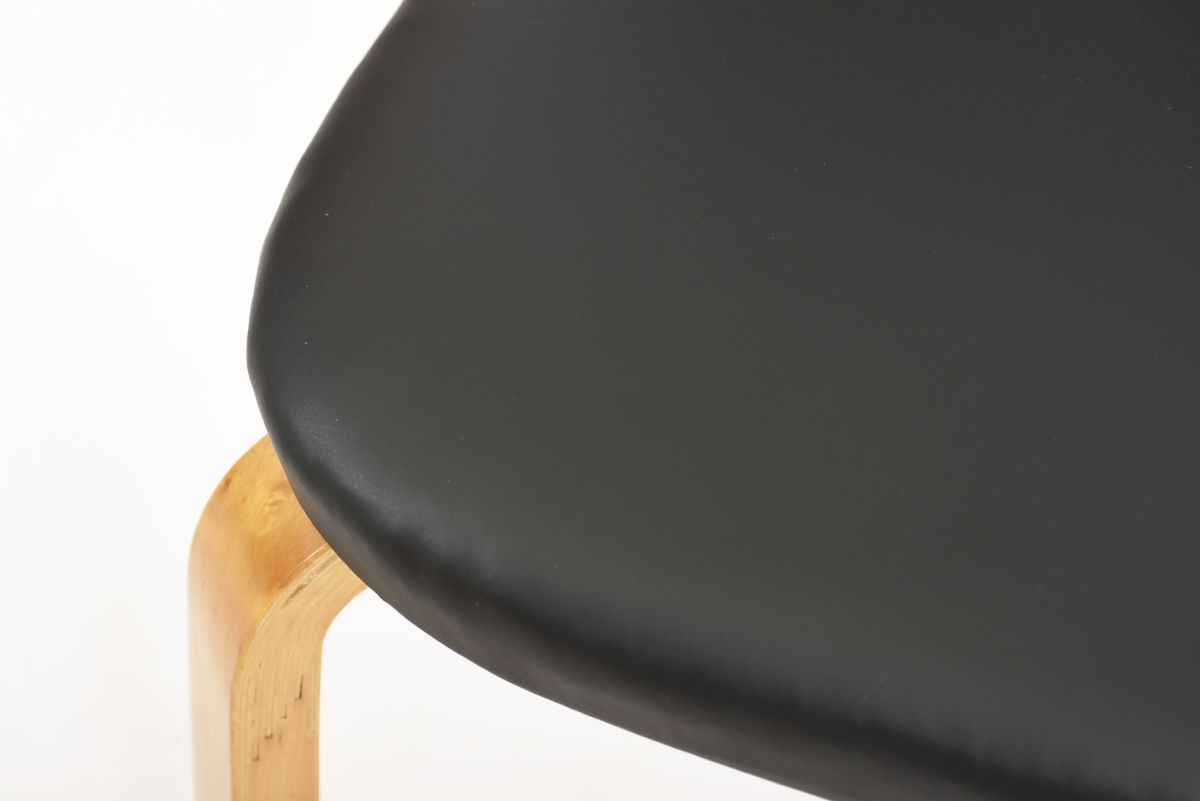 Aalto Alvar Chair 62 black leather 05