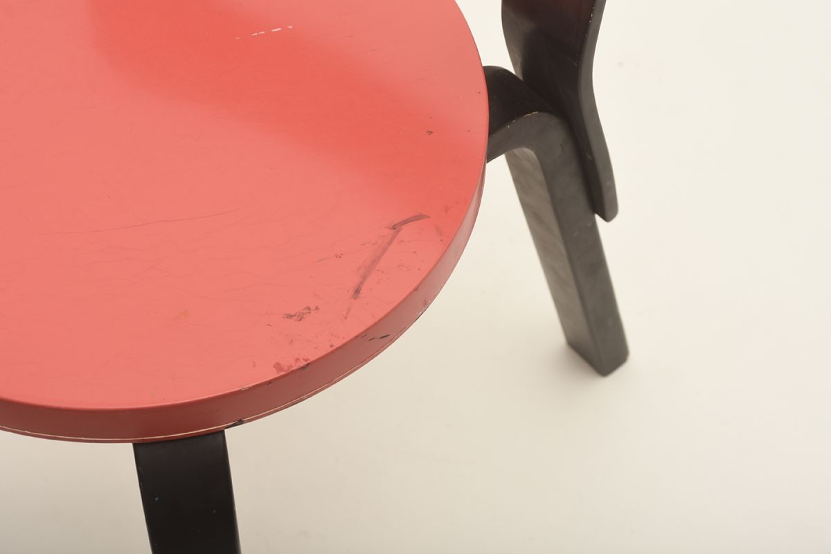 Aalto-Alvar-N65-black-red_detail2