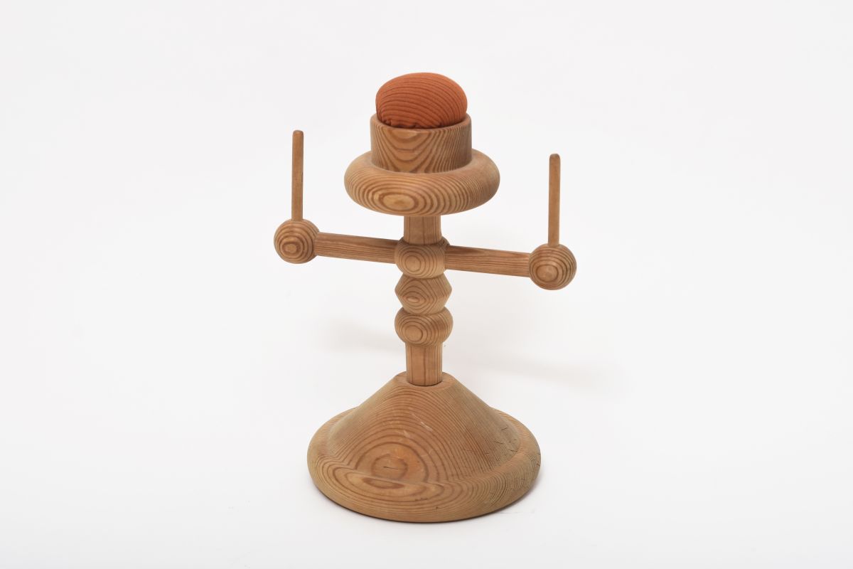 Nanny Still Thread Holder