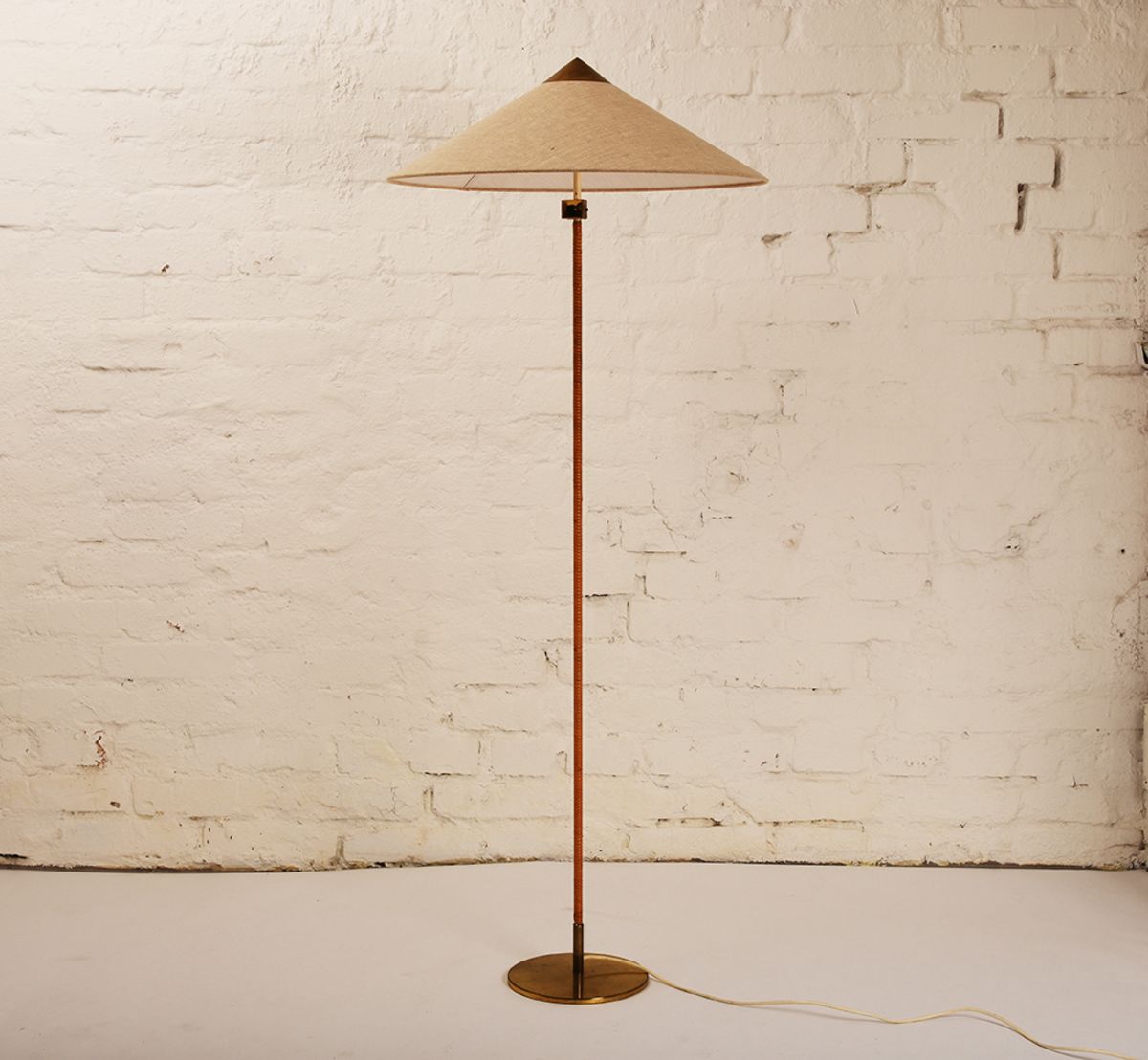 Paavo-Tynell_Floor-Lamp-01