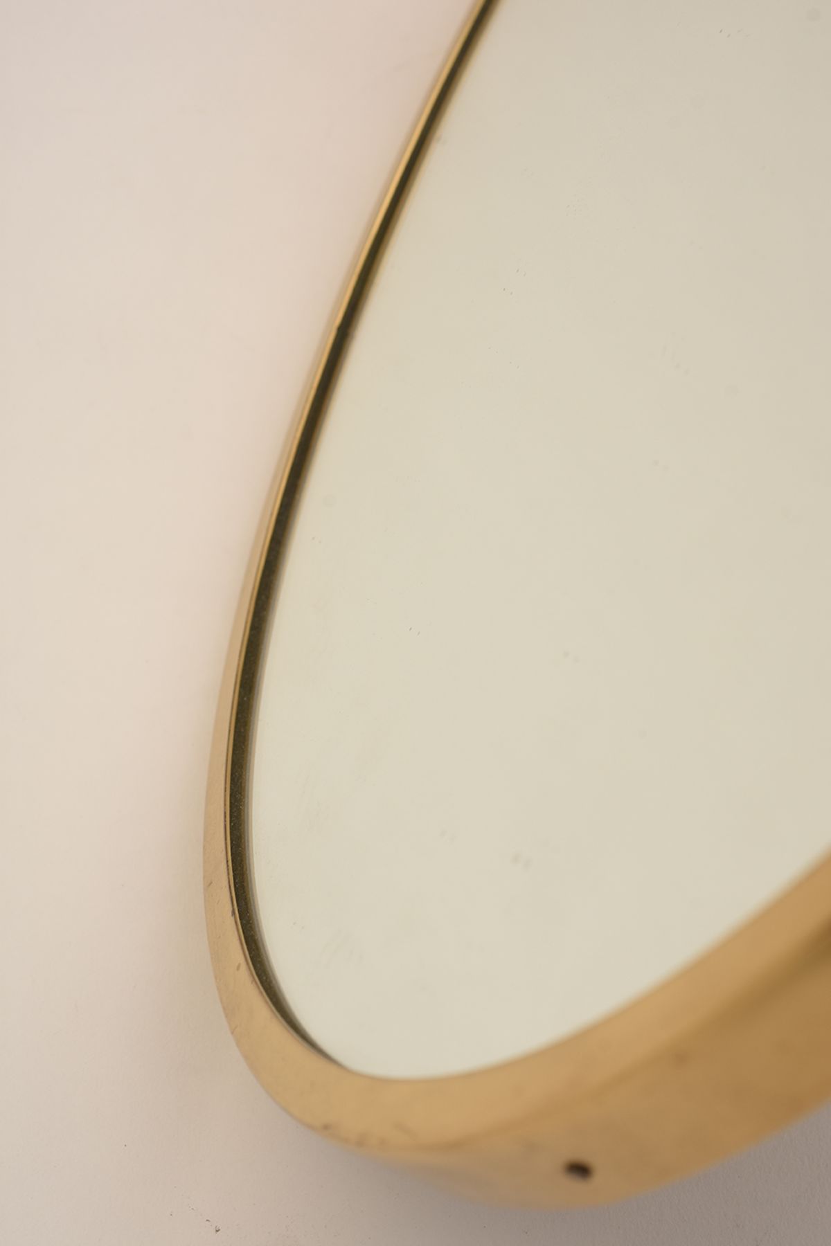 Maija-Heikinheimo_Artek-Table-Mirror_Detail-02