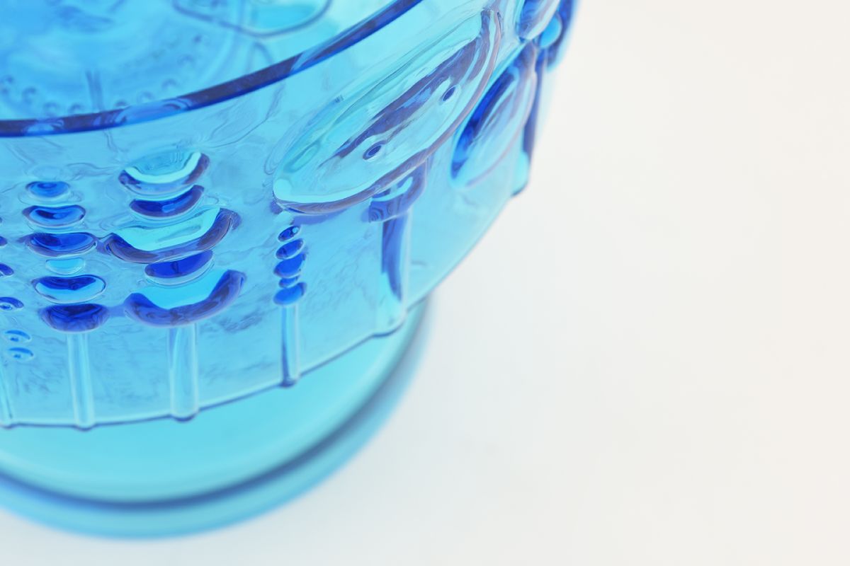 Oiva-Toikka_Flora-Footed-Glass-Bowl_Detail-02