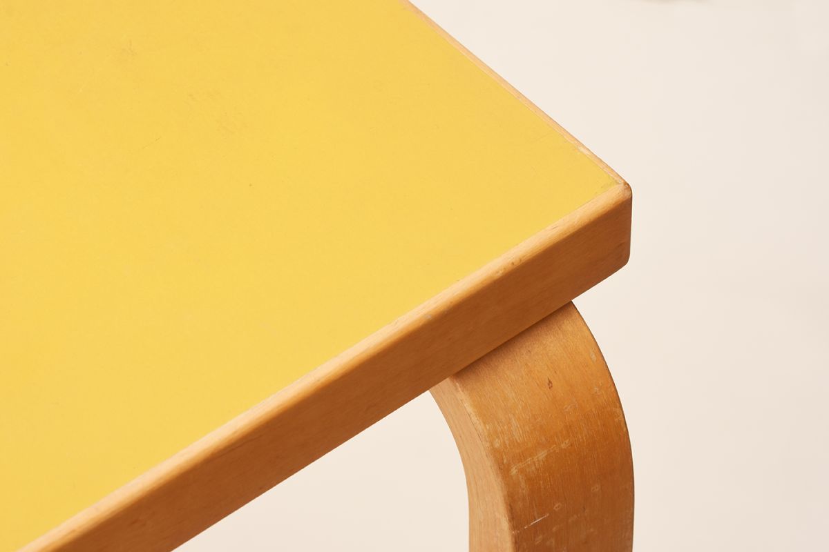 Alvar-Aalto_Yellow-Table_Detail-01