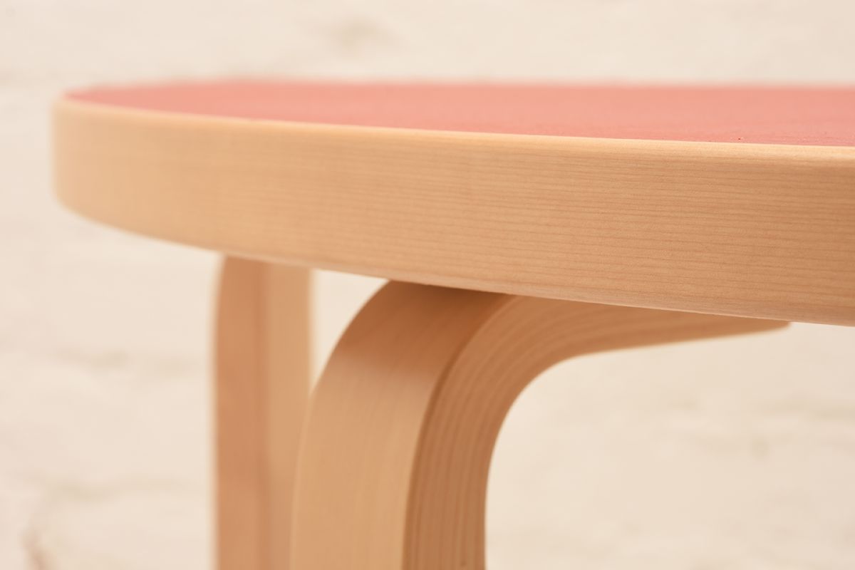 Alvar-Aalto_Half-Round-Kids-Table_Detail-01