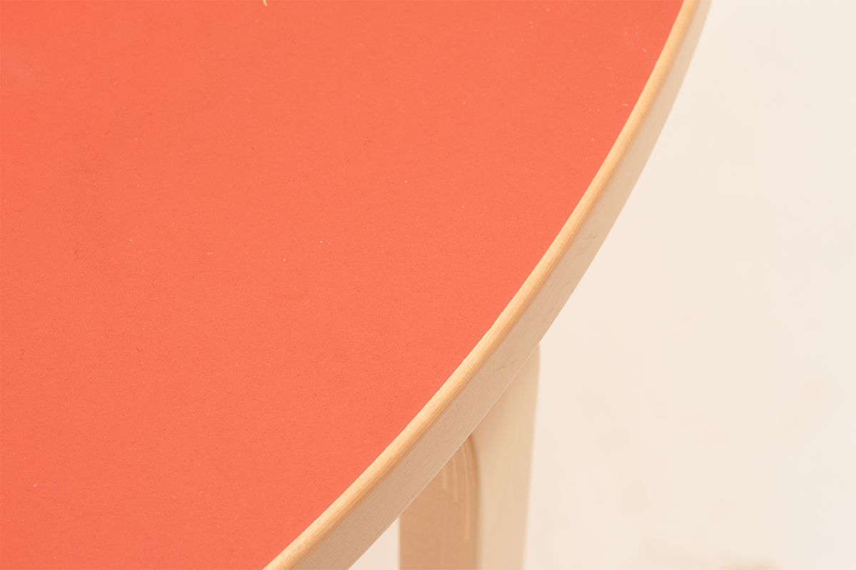 Alvar-Aalto_Half-Round-Kids-Table_Detail-02