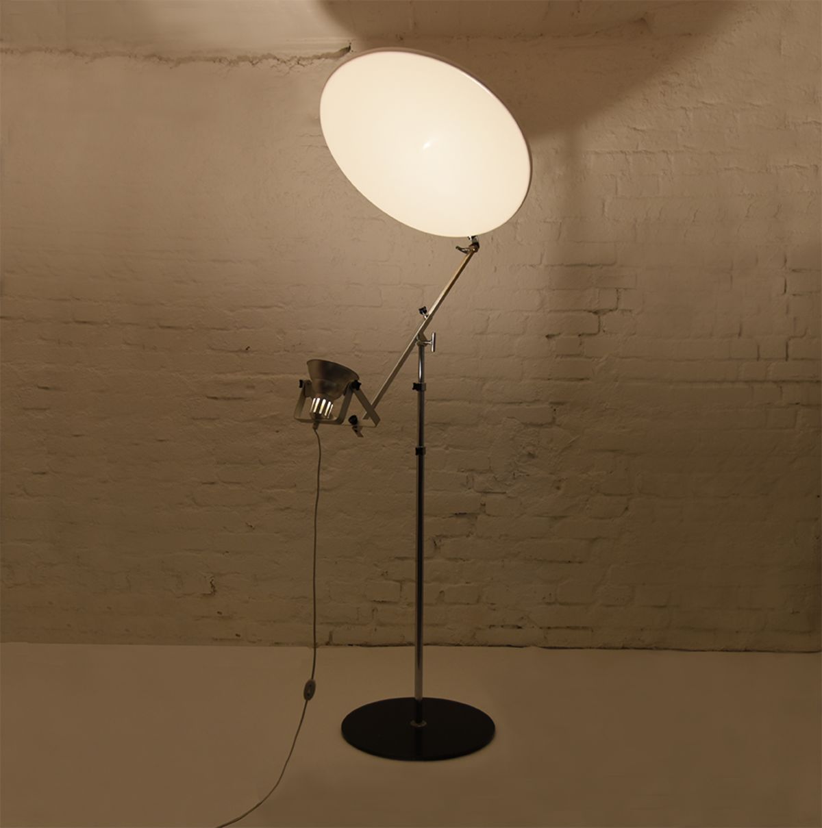 Yrjo-Kukkapuro_Floor-Lamp-01