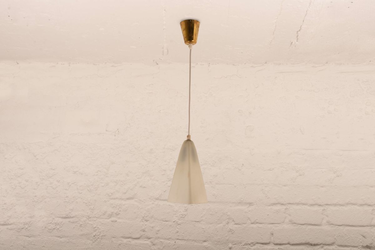 Glass-Opaline-Pendant-Lamp