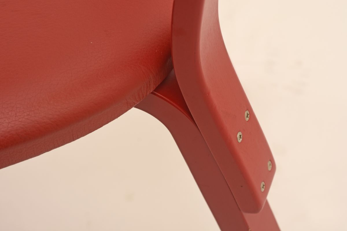 Alvar-Aalto_Chair-69-Red-Leather_Detail-01