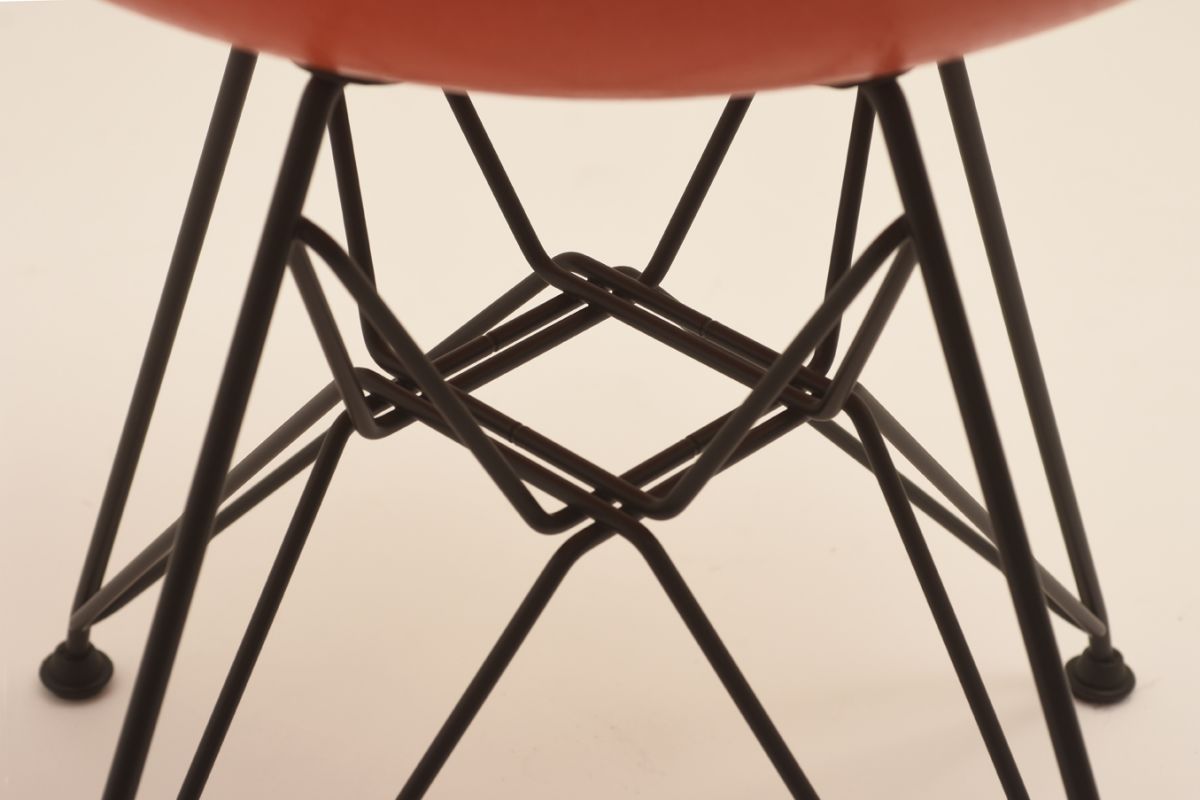 Charles Ray Eames Glassfibre Chair Detail 03