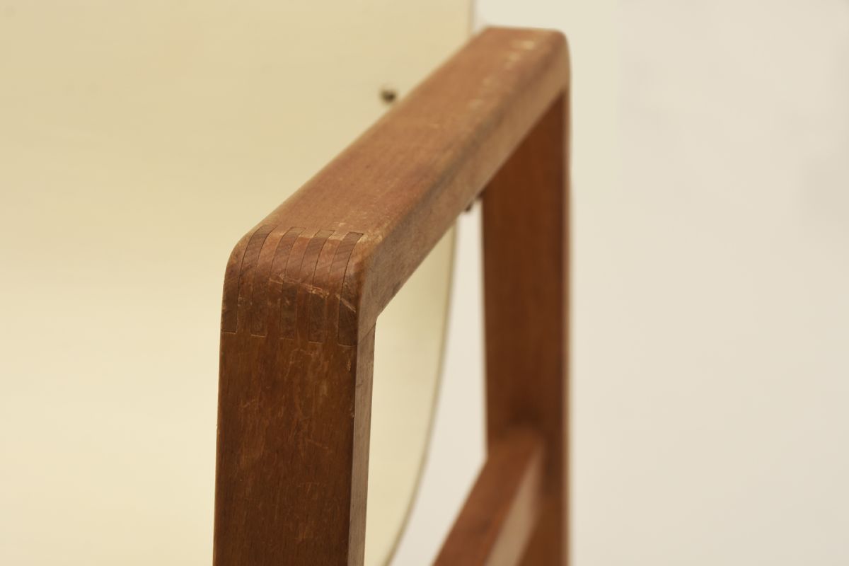 Alvar Aalto Hallway Chair Detail2