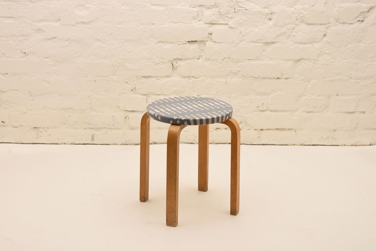 Alvar-Aalto-Johanna-Gullichsen_E60-Stool-A