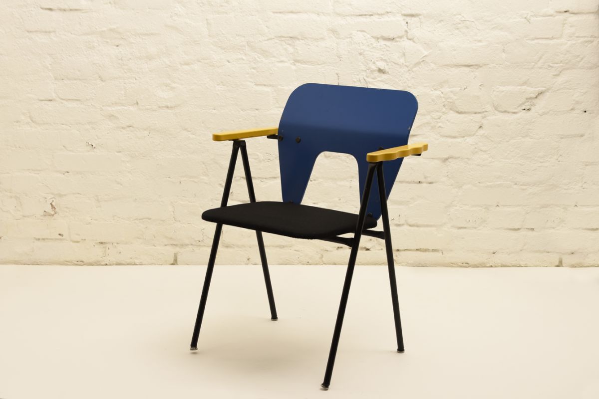 Kukkapuro-Yrjo_Funktus-Chair-Blue