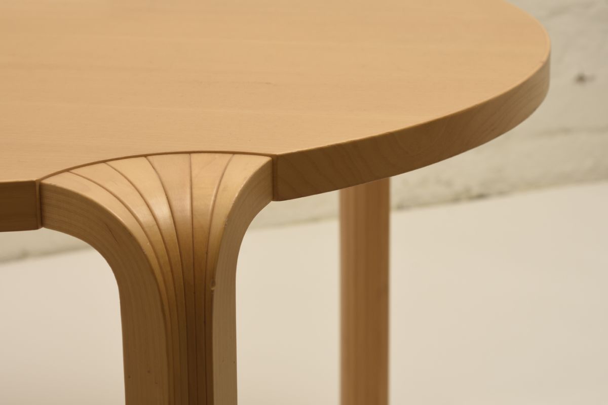 Aalto-Alvar_X-legged-low-round-table_detail1