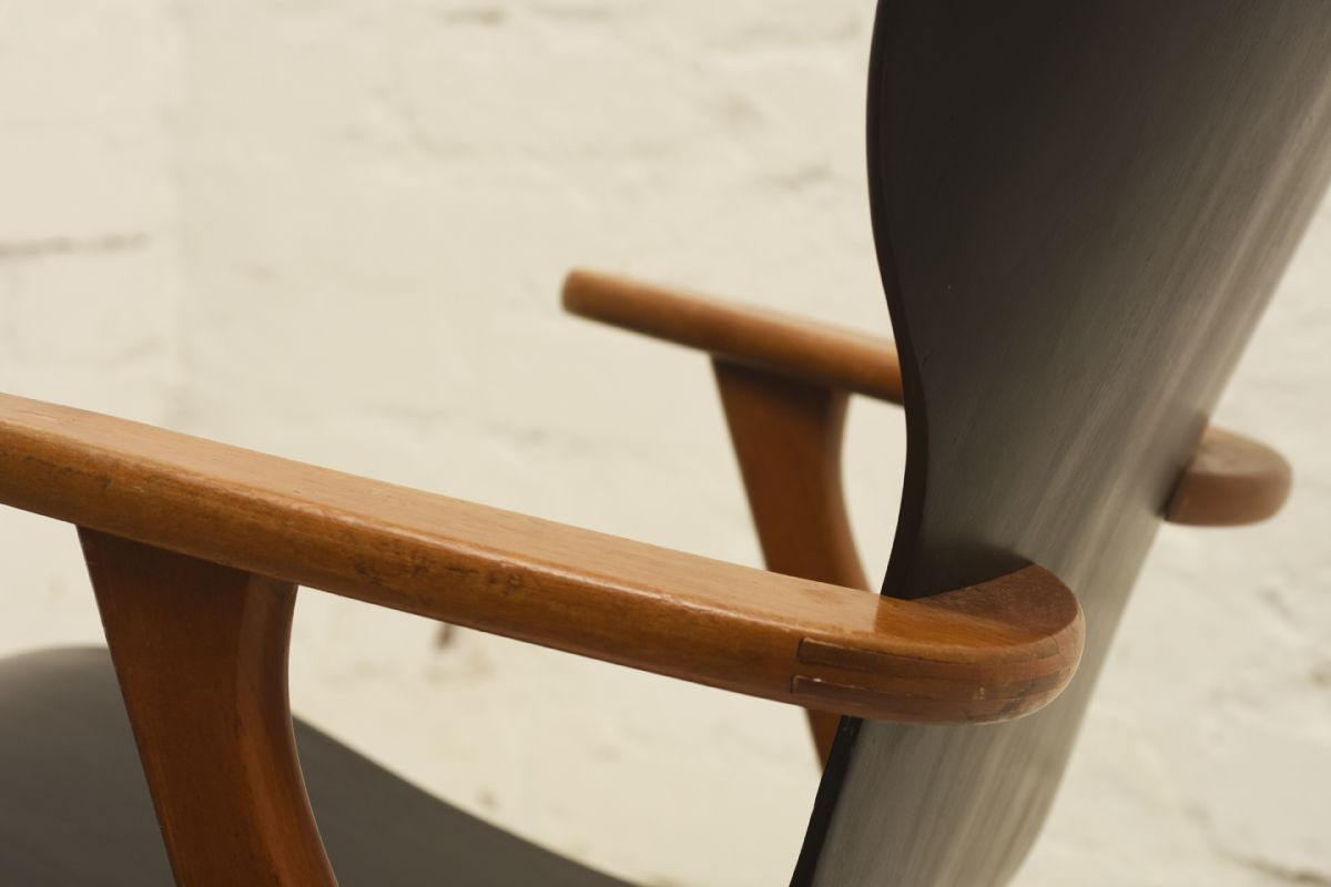 Tapiovaara-Ilmari_Domus-Lounge-Chair-Black_detail1