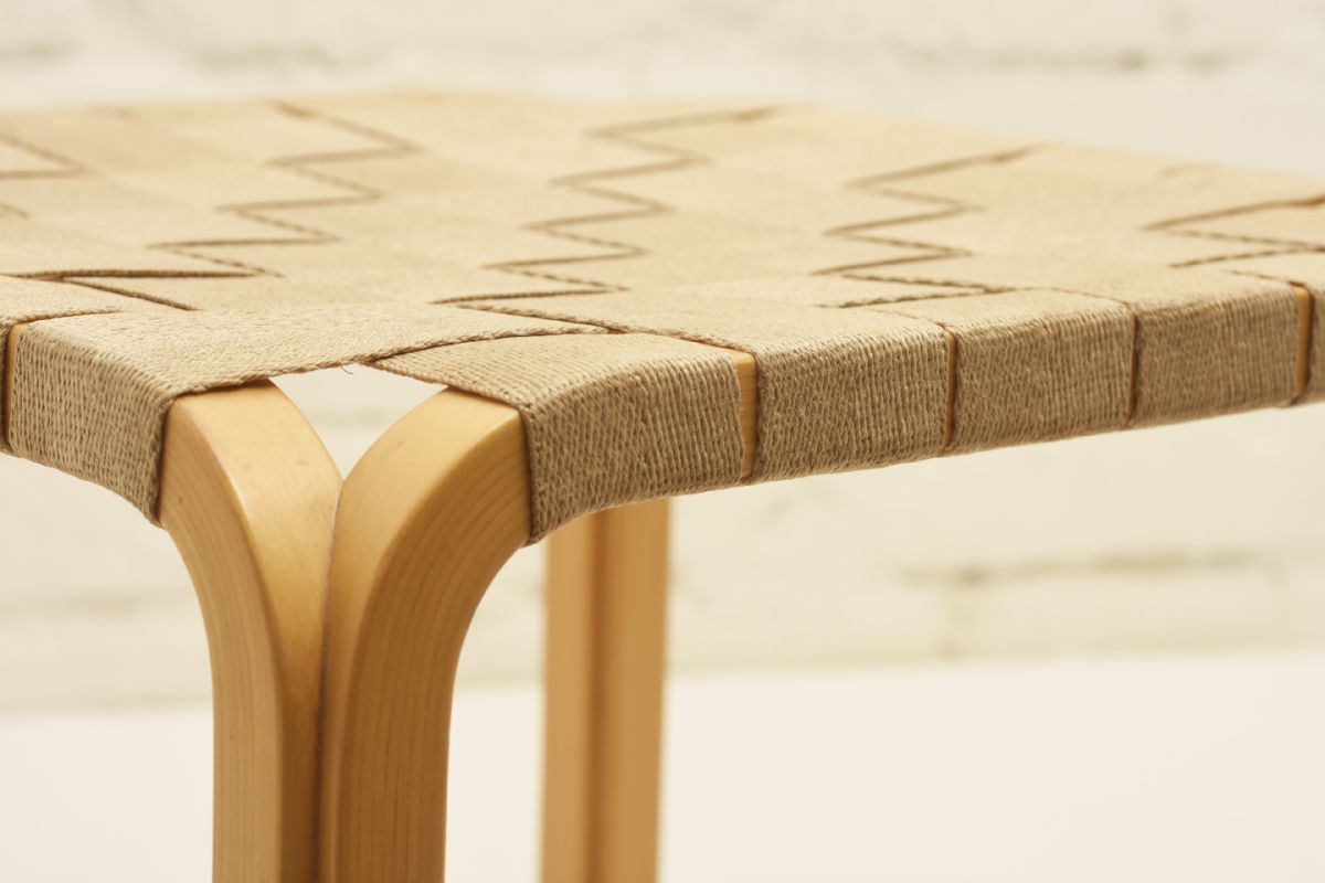 Aalto-Alvar_Y61-Stool_detail2