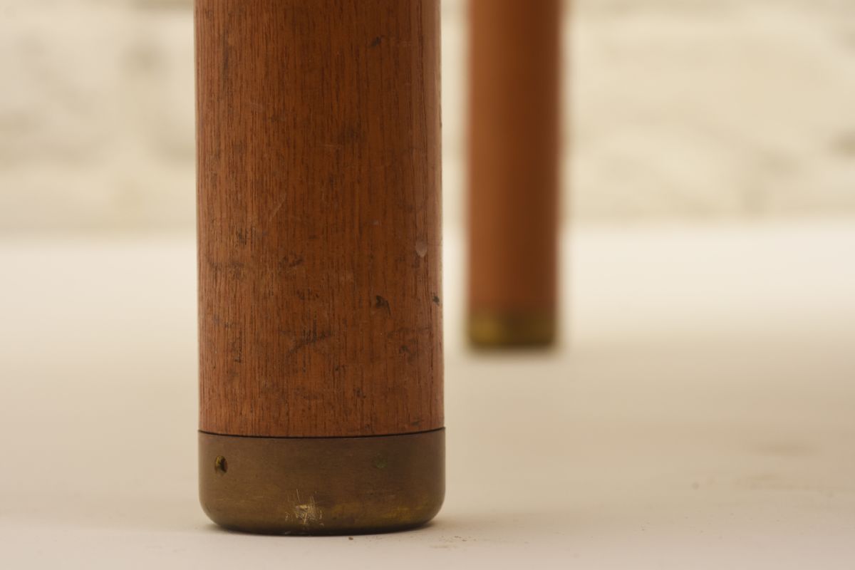 Anonymous_Extendable-Side-Table_Detail4