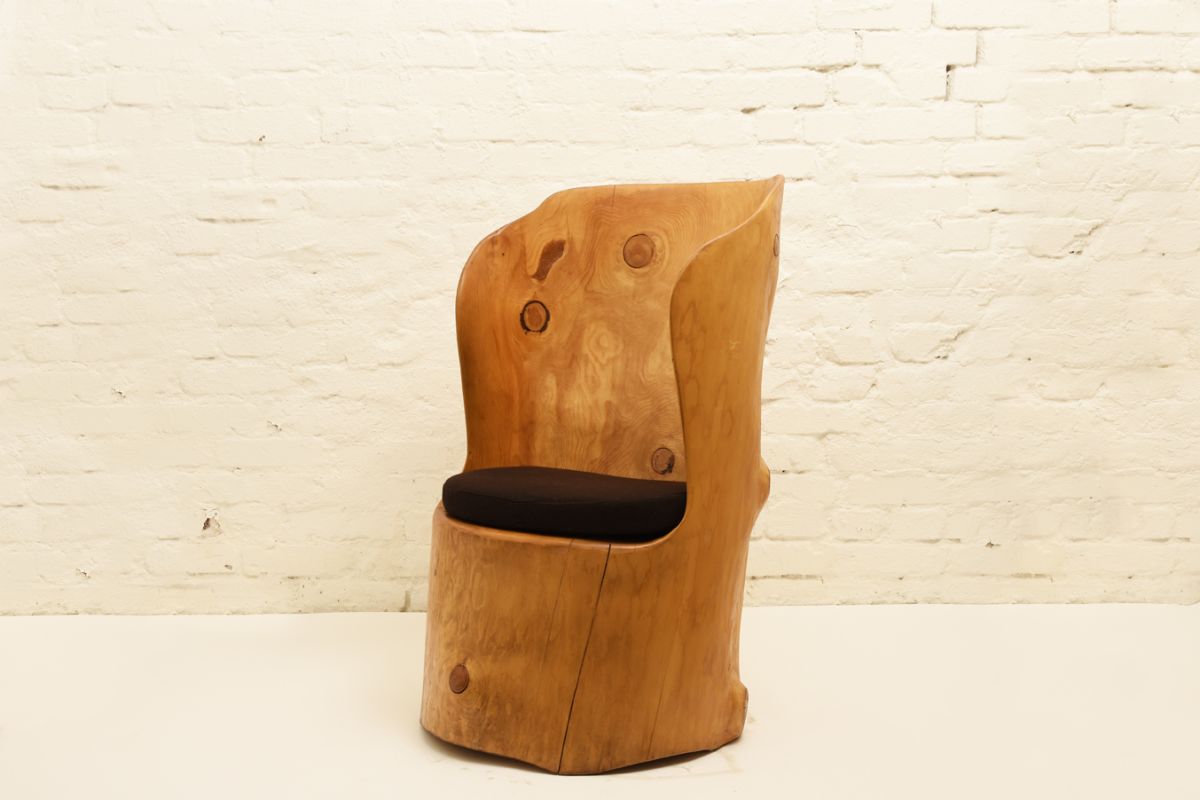 Anonymous_log-chair