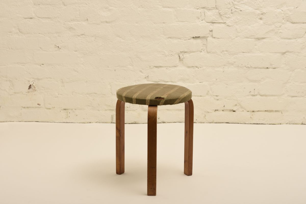 Aalto-Alvar_old-upholstered-stool-60-green-stripes