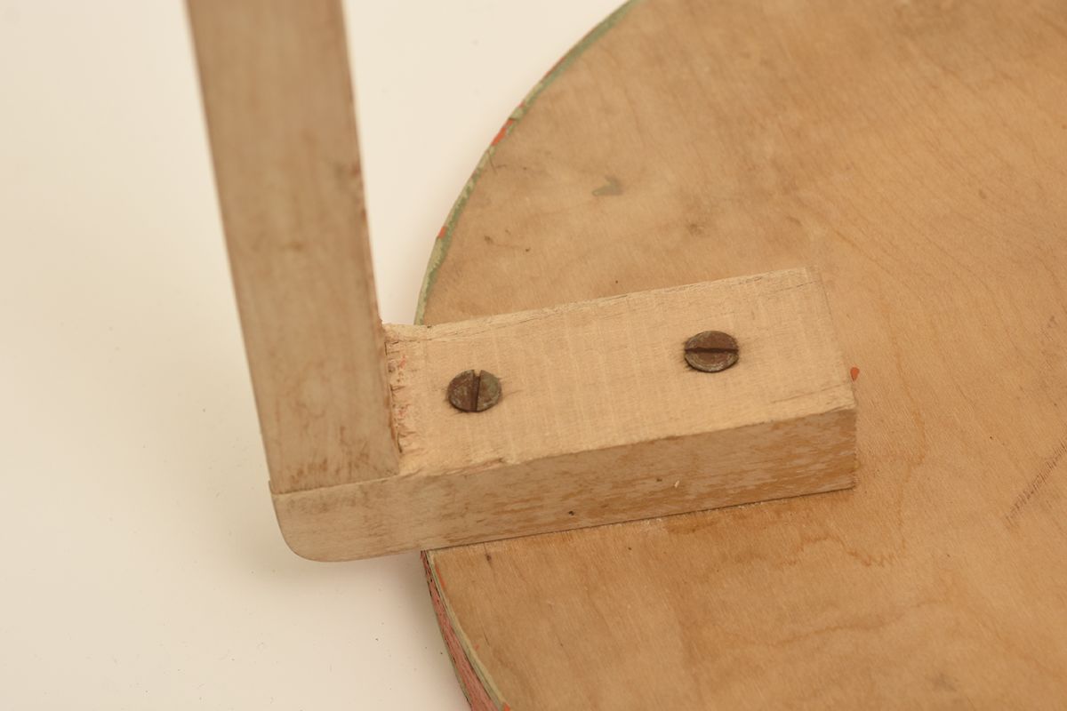 Aalto-Alvar_Stool_Finger_Joint_detail2