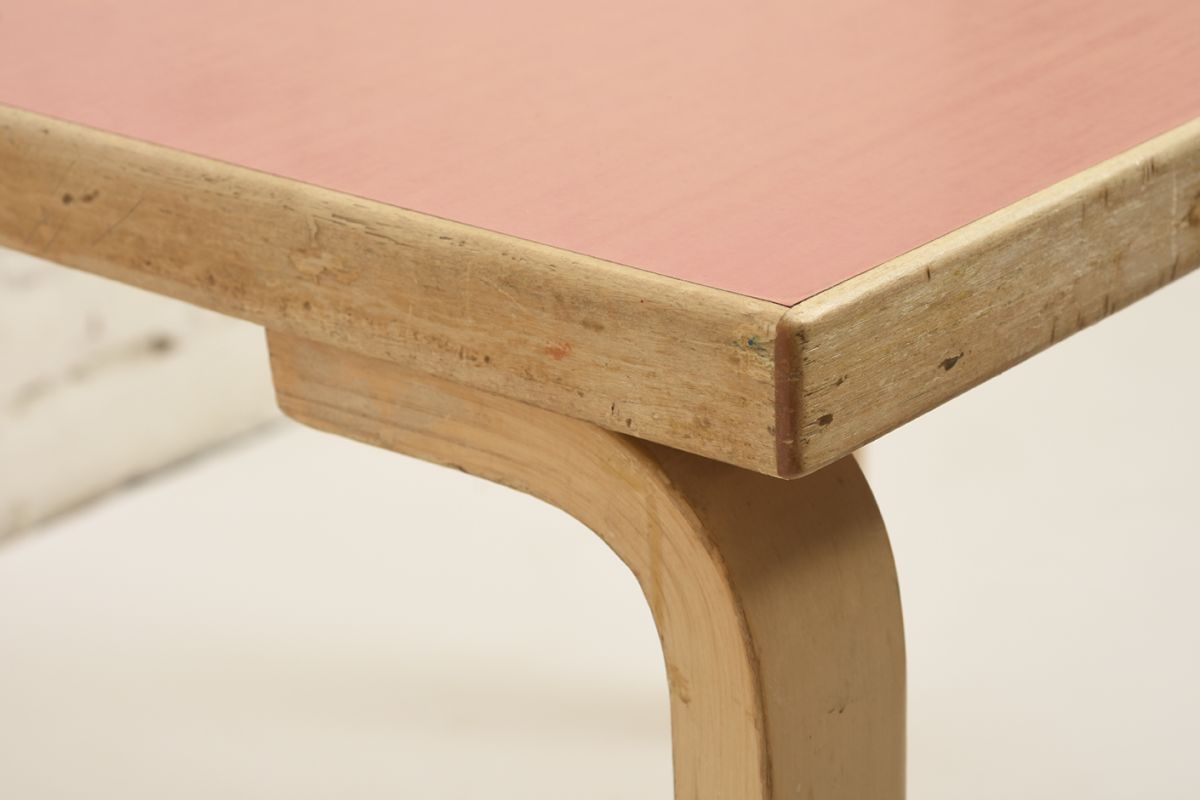 Aalto-Alvar-Table-N80B-pink_detail1