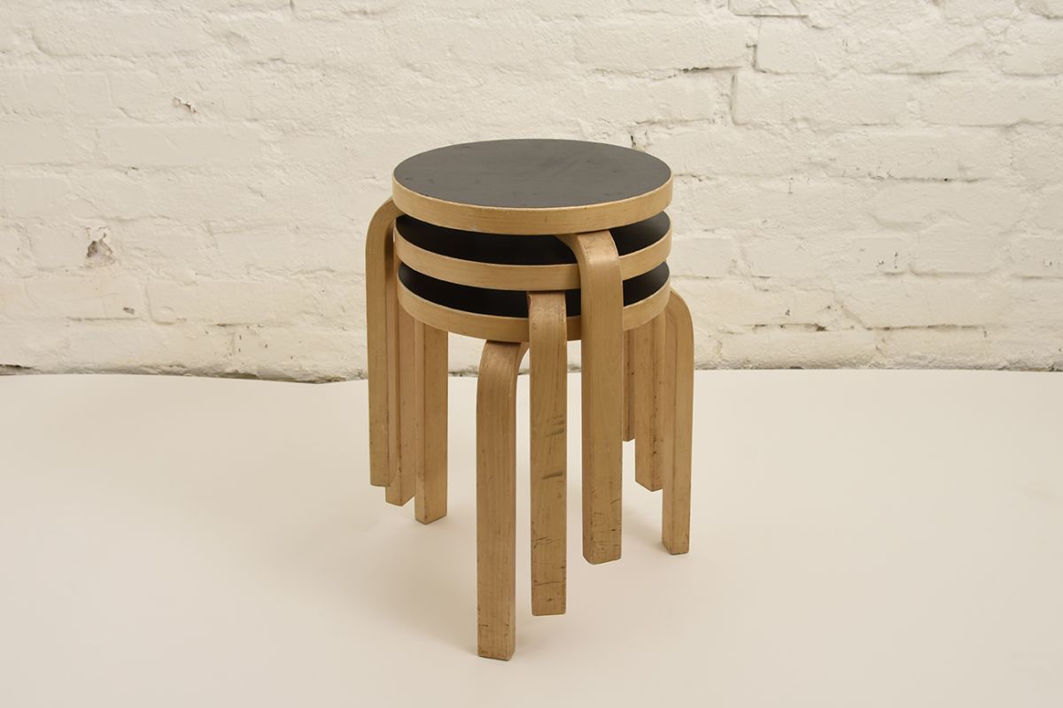 Aalto-Alvar-Stool60-Black-lino_detail3