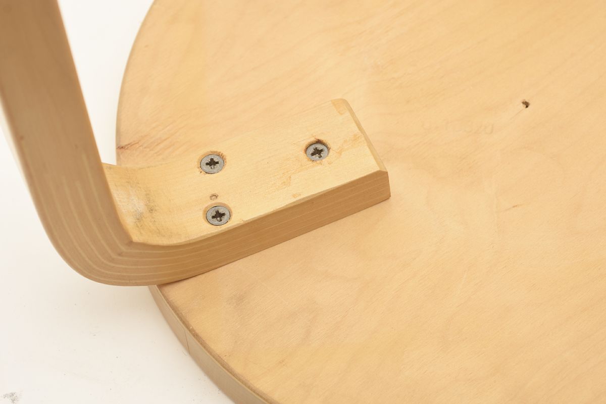 Aalto-Alvar-Stool60-birch_detail3