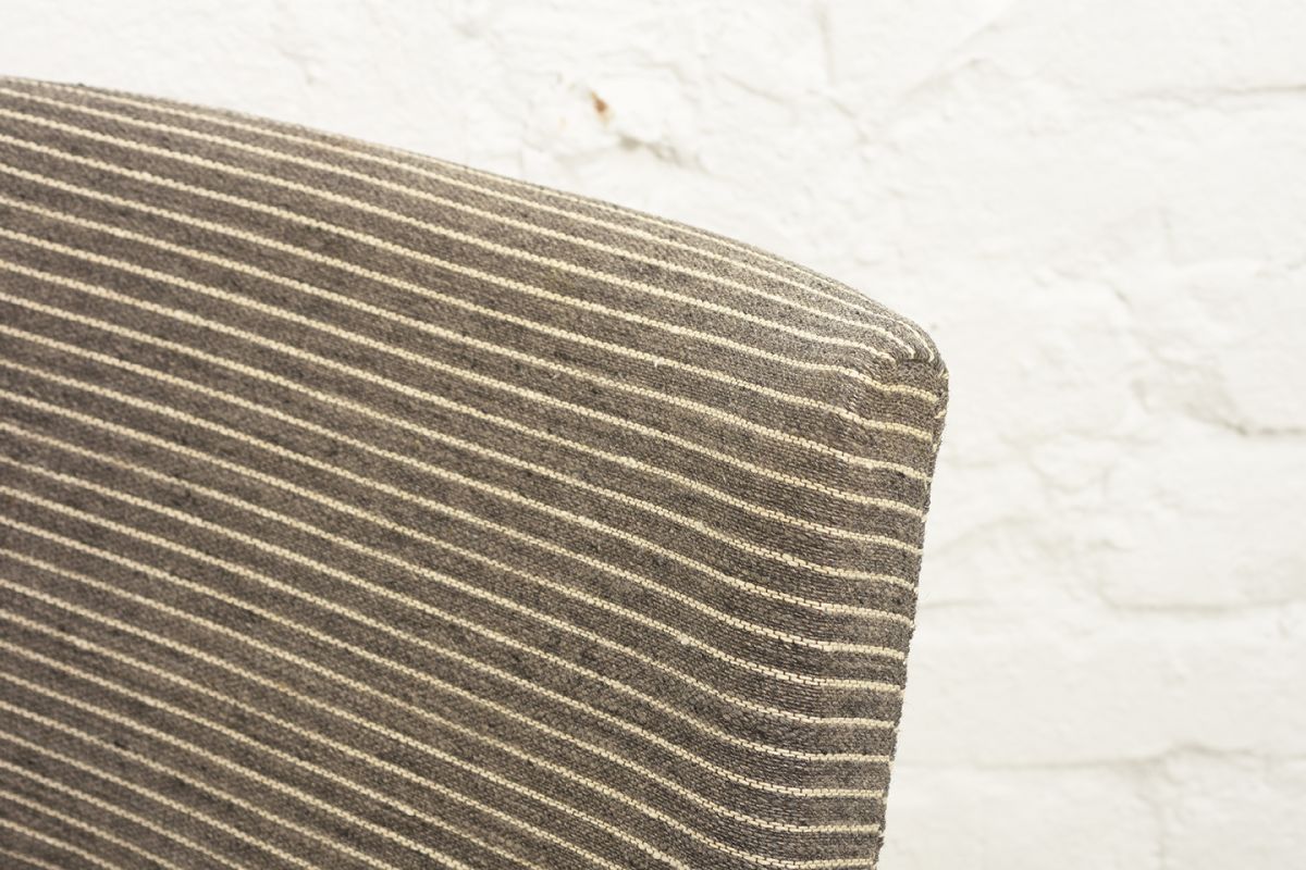 Aalto-Alvar-401-Armchair-gray-stripes_detail1