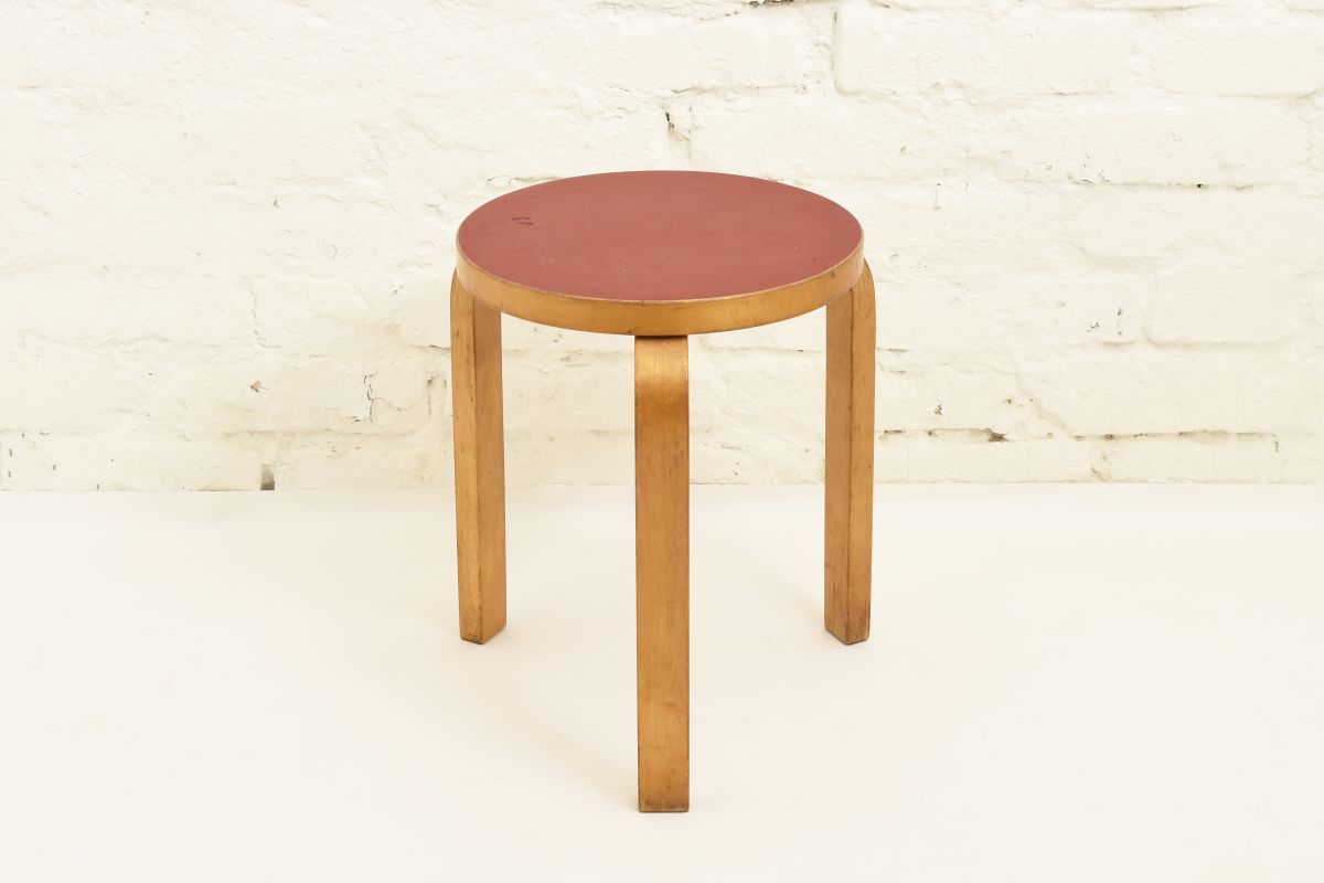 Aalto-Alvar-Stool60-Red-Linolium