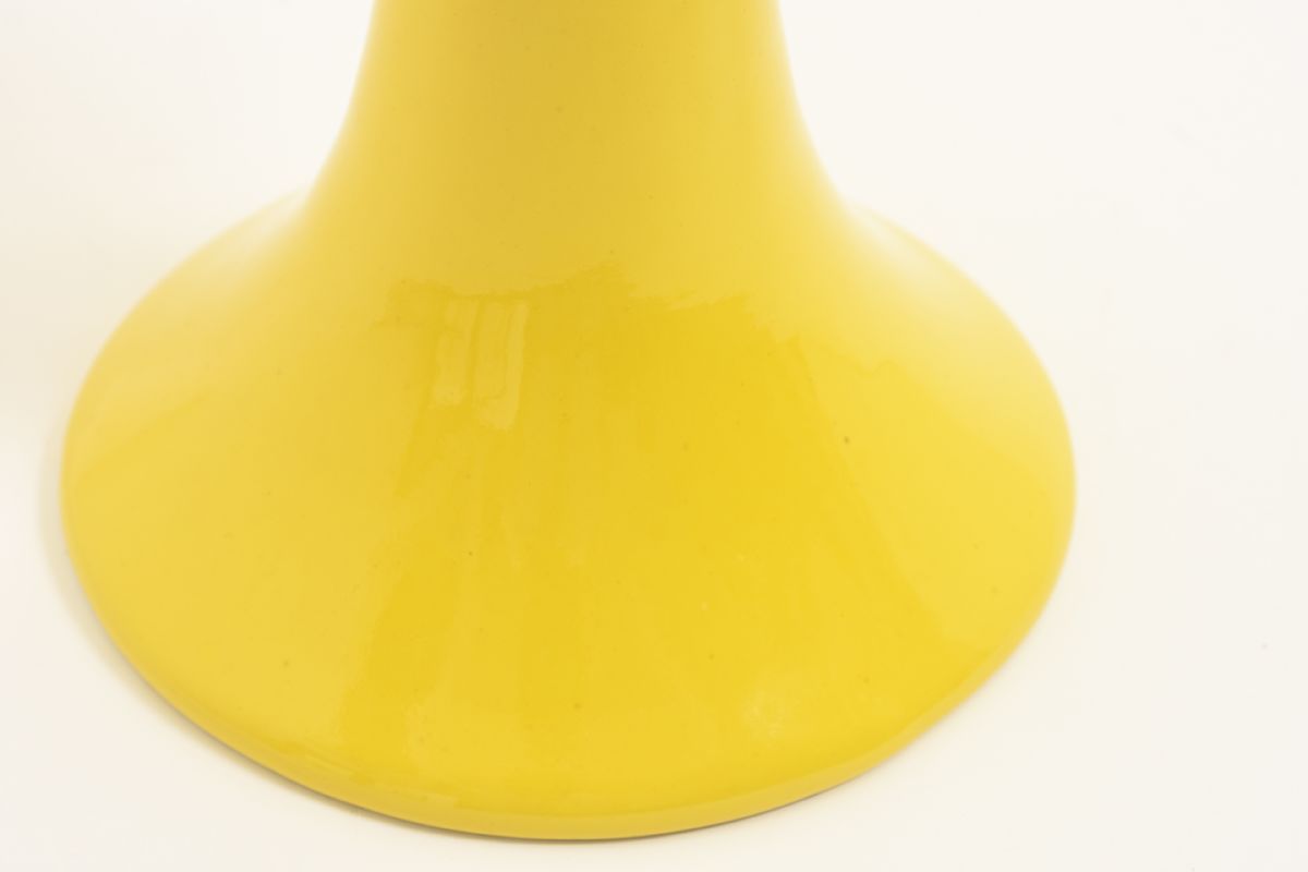 Anonymous-Bright-Yellow-Ceramic-Lamp_detail7