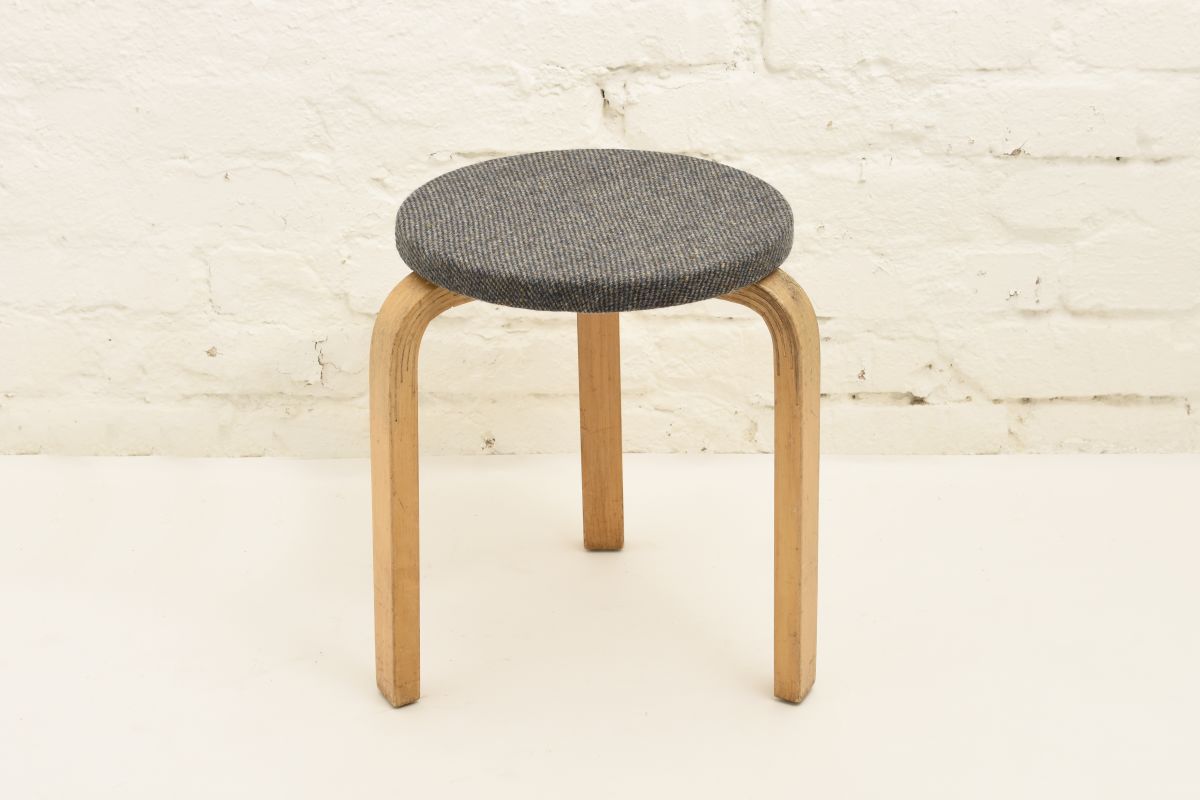 Aalto-Alvar-Stool60-Gray-Wool-seat