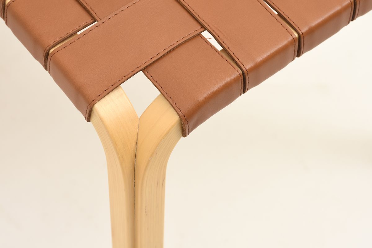 Aalto-Alvar-Stool-Y61-Cognac_detail2