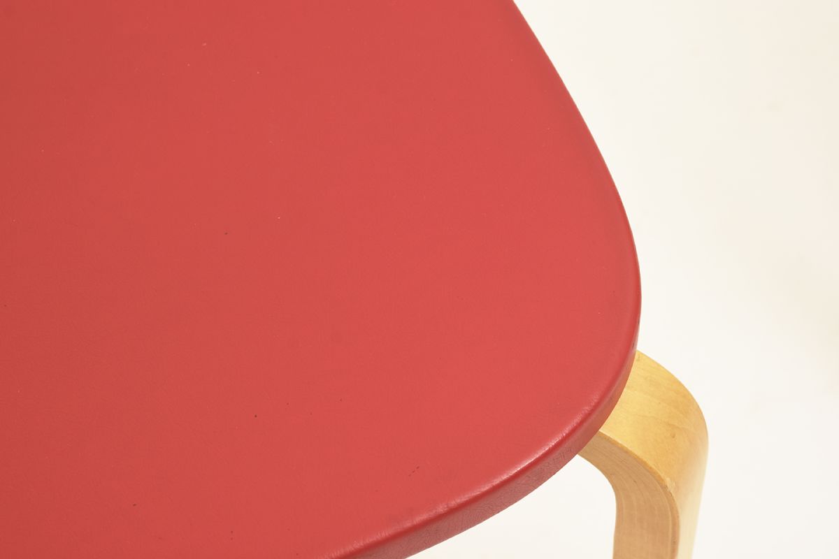 Aalto-Alvar-Chair-66-Red-Vinyl-Seat_detail4