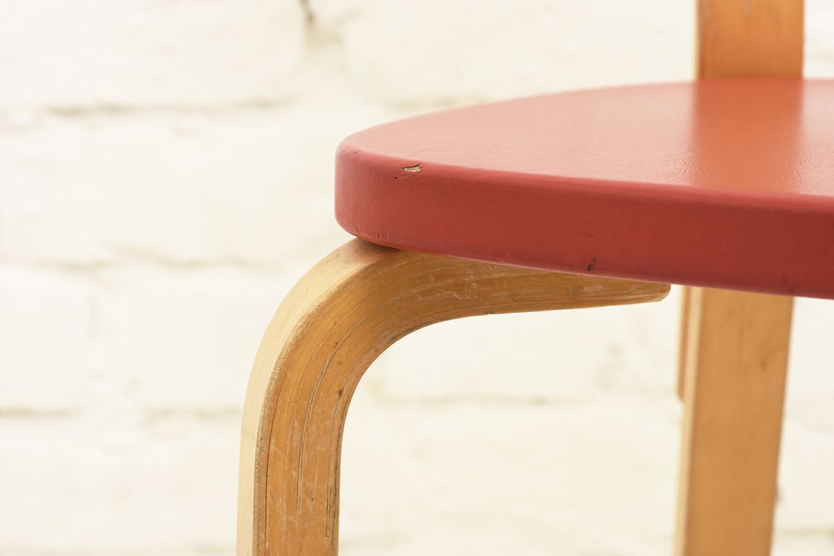 Aalto-Alvar-Chair-66-Red-Vinyl-Seat_detail6