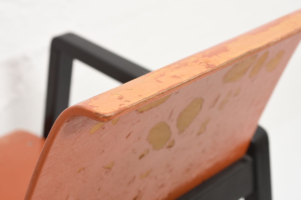 Aalto-Alvar-Hallway-Chair-Orange-Black_detail2