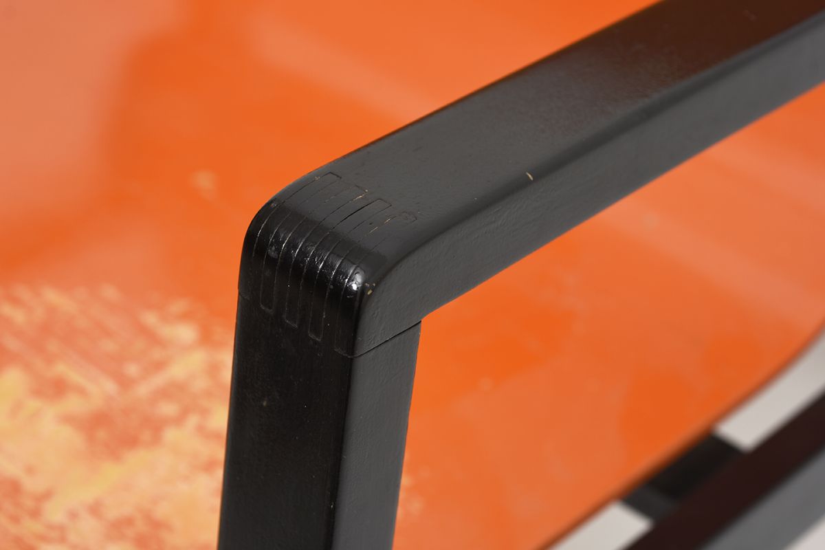 Aalto-Alvar-Hallway-Chair-Orange-Black_detail5