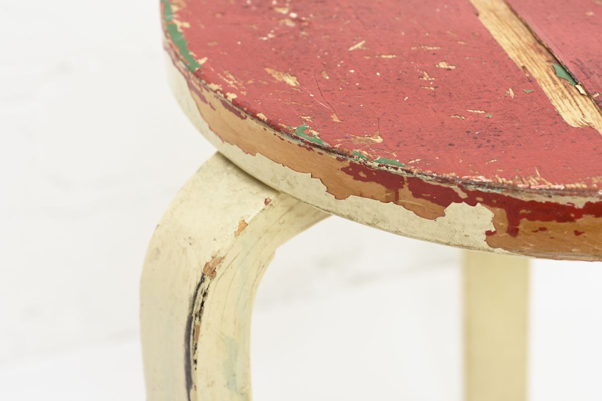 Aalto-Alvar-Painted-Stool60-Red-White_detail5