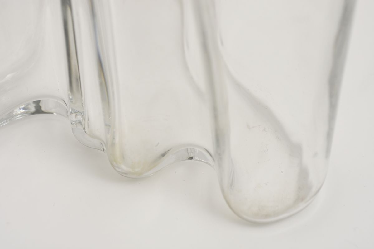 Aalto-Alvar-Savoy-Vase-Clear-16cm_detail5