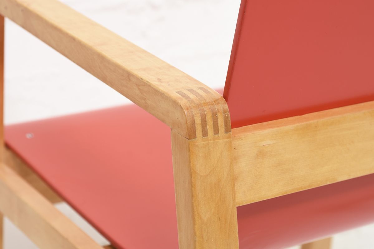 Aalto-Alvar-Hallway-Chair-Red-Birch_detail7