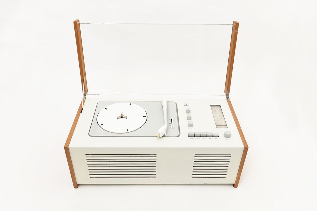 Rams-Dieter-Gugelot-Hans-Braun-Radio-Record-Player_open