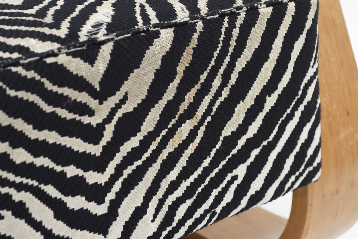 Aalto-Alvar-Armchair-400-Tank-Zebra_detail12