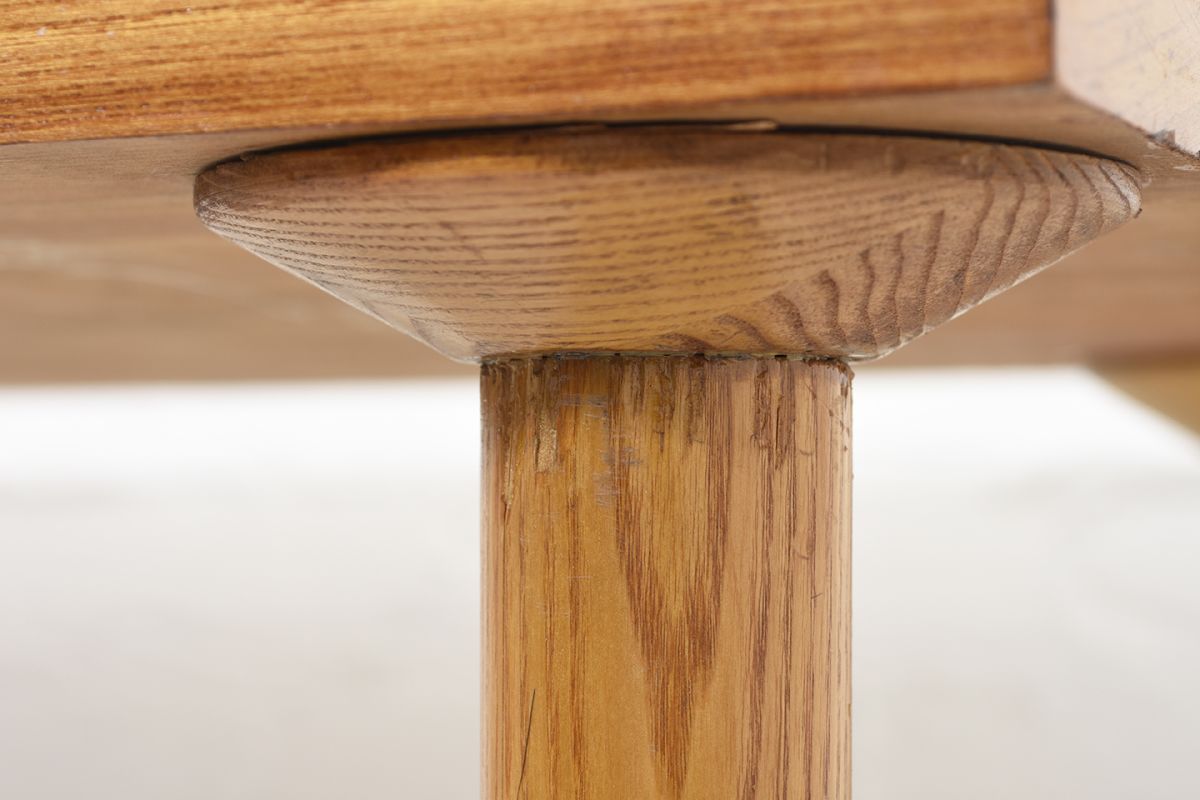 Aalto-Aino-Dining-Table-Elm-Brass-Leg_detail7