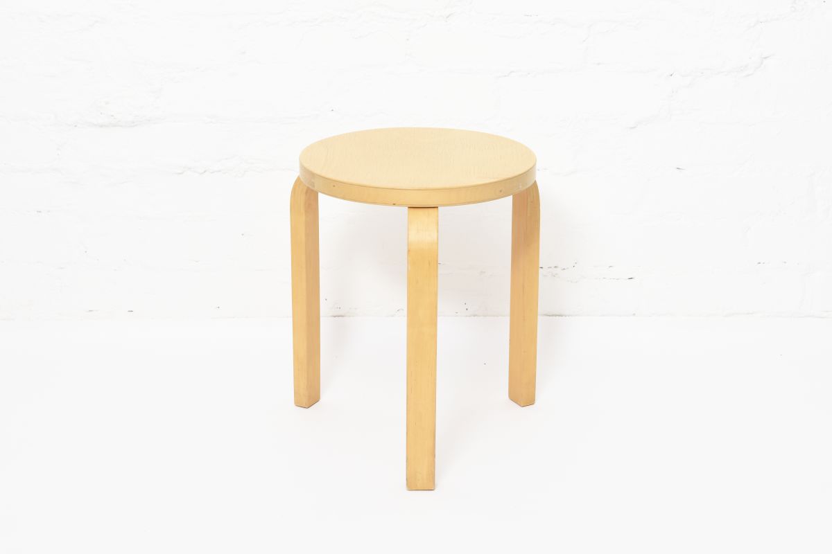 Aalto-Alvar-Stool60-Finger-Joint