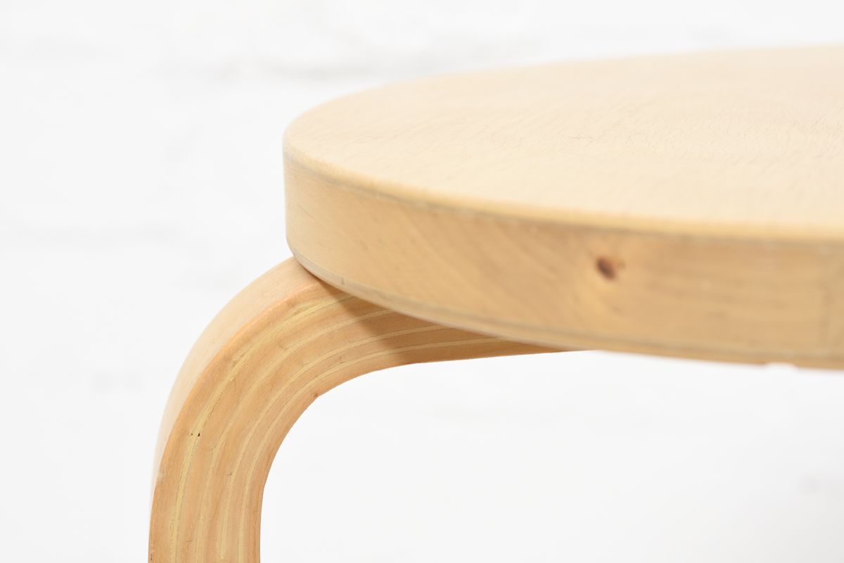 Aalto-Alvar-Stool60-Finger-Joint_detail4