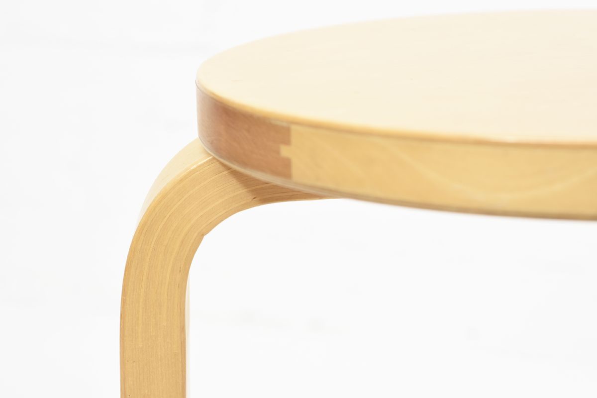 Aalto-Alvar-Stool60-koivu_detail3