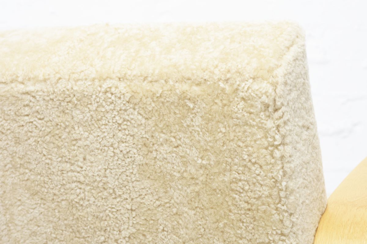 Aalto-Alvar-Armchair400-Tank-Honey-Sheepskin_detail3